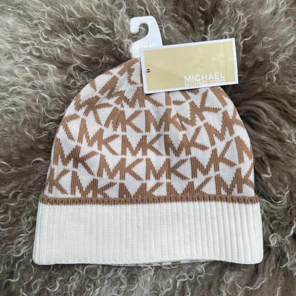 NWT MICHAEL Michael Kors original Logo Beanie hat